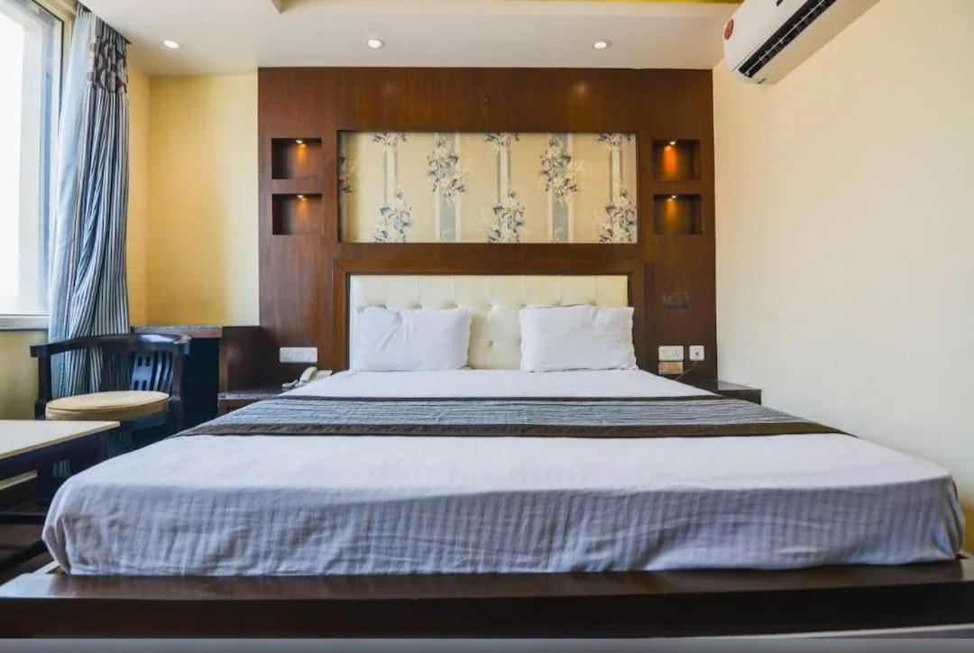 Hotel Opulence Pathānkot Dış mekan fotoğraf