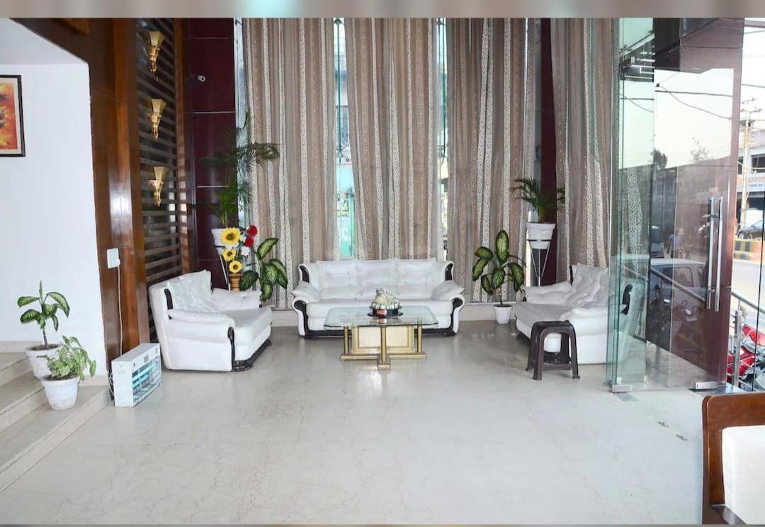 Hotel Opulence Pathānkot Dış mekan fotoğraf